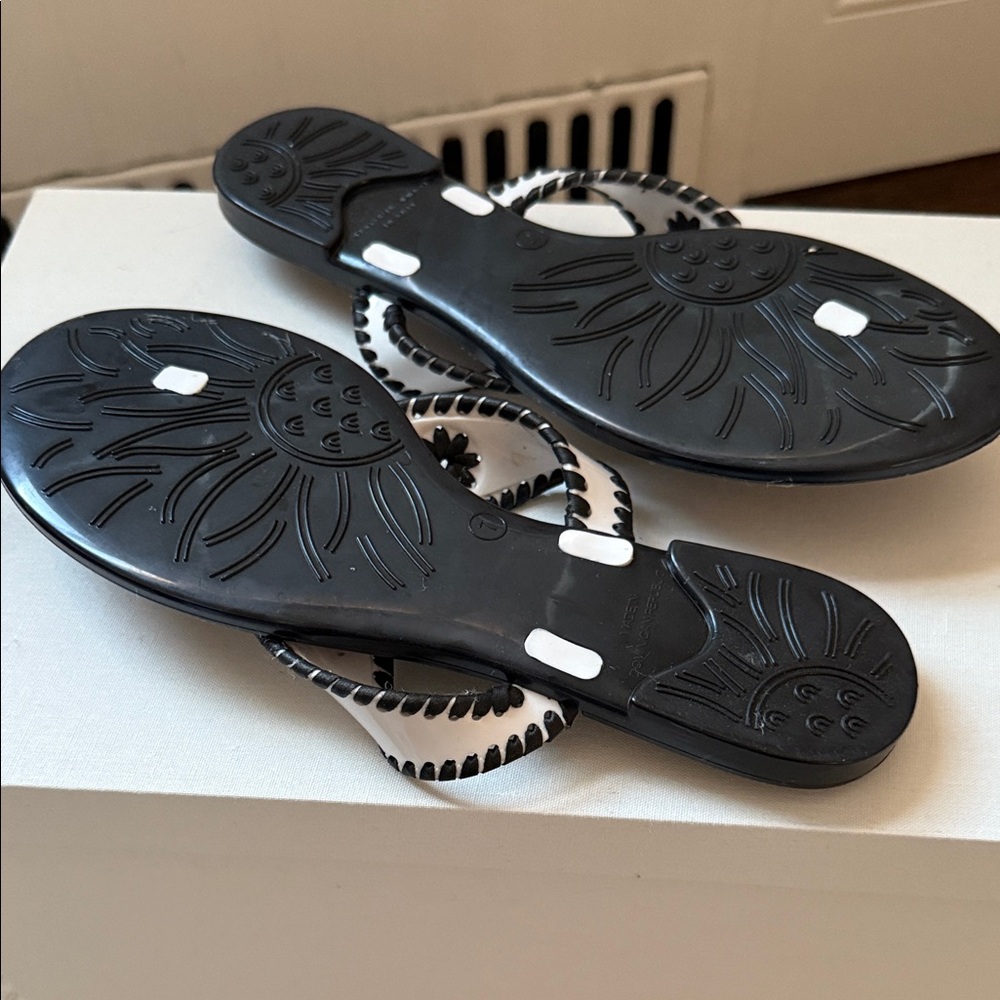 Jack Rogers Jelly Black and White Floral Sandals size 7 - Picture 2 of 3